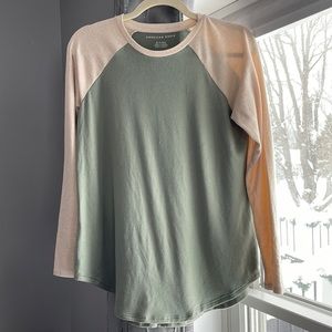 XS American Eagle green and tan light weight sweater top